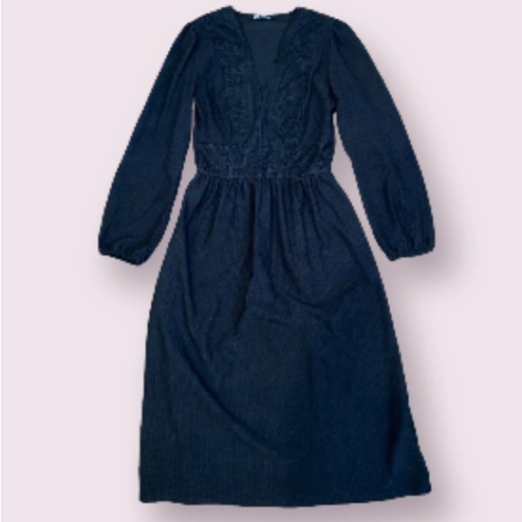 Zara A-Line Pilgrim Black v Neck Midi Dress Small
ZARA - Picture 7 of 8